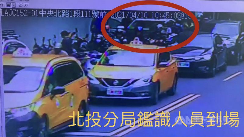 台北市警察局北投分局13日指出,10日上午獲報在中央北路一段有人對空鳴槍1槍,且擊發毀損玻璃2槍,犯嫌隨即搭車逃逸,現場無人受傷。警方獲報後立即採證偵察,目前已鎖定一名北聯幫成員疑涉案,正積極追緝。(翻攝照片)中央社記者黃麗芸傳真 110年4月13日