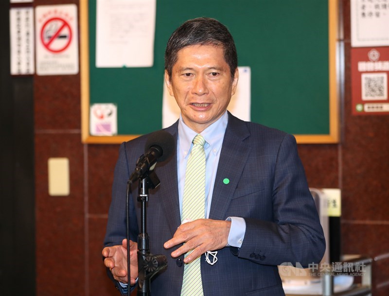 文化部長李永得14日赴立法院教育及文化委員會進行專案報告,就華視財務虧損問題,李永得受訪表示,華視入主52台是純商業機制,政府沒有理由補助。中央社記者張皓安攝 110年4月14日