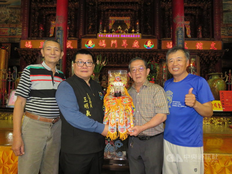 中部乾旱缺水嚴重,台南市安南區土城正統鹿耳門聖母廟「開基媽」17日、18日將由專人揹負繞跑日月潭祈雨。中央社記者張榮祥台南攝 110年4月14日
