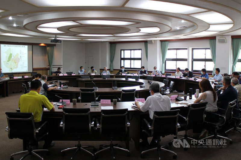 台南市政府自然地景及自然紀念物審議會14日召開第1次會議,通過龍崎工業區排除約54公頃私有地,劃設共281公頃的自然保留區和地質公園。(台南市農業局提供)中央社記者楊思瑞台南傳真 110年4月14日