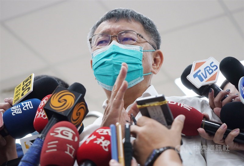 台北廣播電台找來民眾黨人士談論選舉話題遭北市議員批評公器私用。台北市長柯文哲(圖)15日表示,這是不對的,已要求觀傳局處理。(中央社檔案照片)