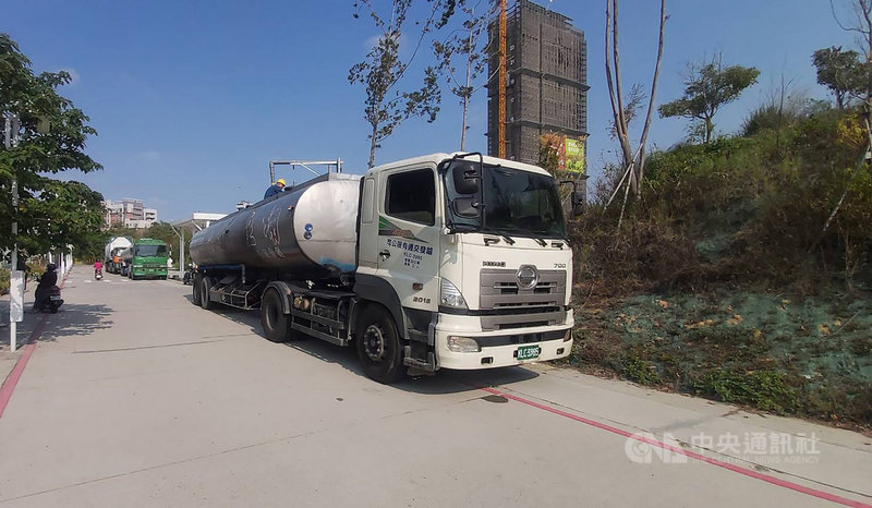 台中市6日起實施「供5停2」分區限水,民生、產業受衝擊。台中市政府除在6處水資源回收中心免費提供次級用水外,也開放3處水資源回收中心供科技業或工業廠商申請設置短期淨水設施。(台中市水利局提供)中央社記者趙麗妍傳真 110年4月15日