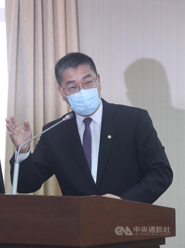 交通部長林佳龍14日晚在臉書發文提到內政部長已核定太魯閣號殉職司機員袁淳修及助理司機員江沛峰入祀忠烈祠。內政部長徐國勇(圖)15日在立法院受訪表示,司機員與助理司機員因公殉職,應該要入祀忠烈祠。中央社記者吳家昇攝 110年4月15日