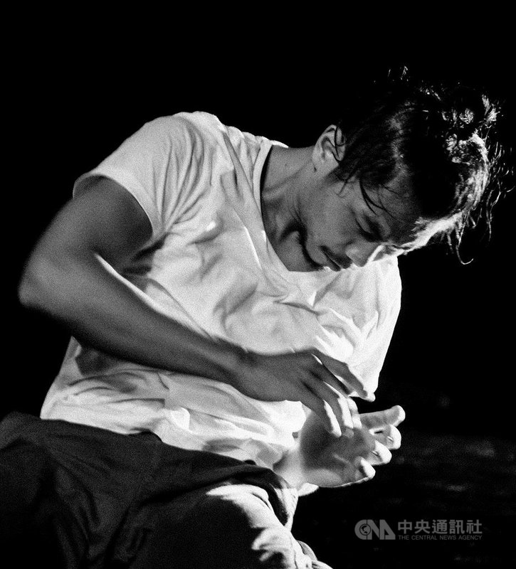 駐紐約台北文化中心與日本協會合推台日編舞家線上工作坊交流計畫,來自台灣的告白熾造編舞家鄭皓是參與者之一。(駐紐約台北文化中心提供)中央社記者尹俊傑紐約傳真 110年4月15日