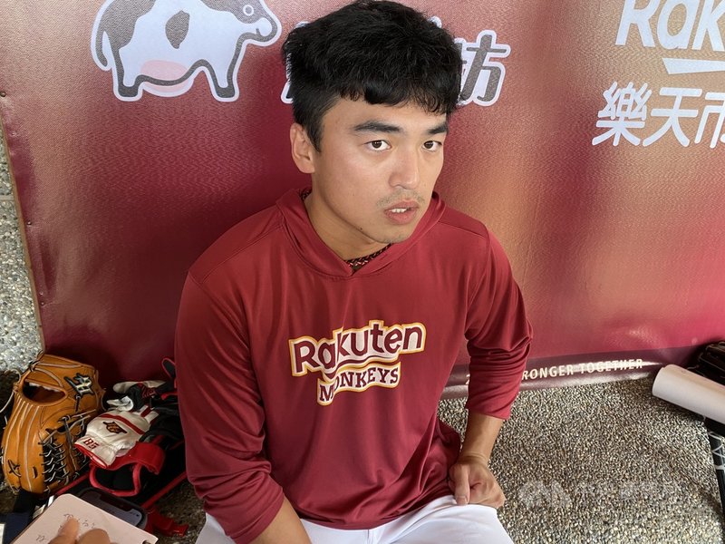 中華職棒樂天桃猿隊朱育賢(圖)15日敲出本季首轟,是桃猿外野手首度敲出全壘打,雖然本季球隊全壘打產量偏少,不過朱育賢表示,不會去想球彈不彈的問題,攻勢串連比較重要,以站上得點圈為目標。中央社記者楊啟芳攝 110年4月16日