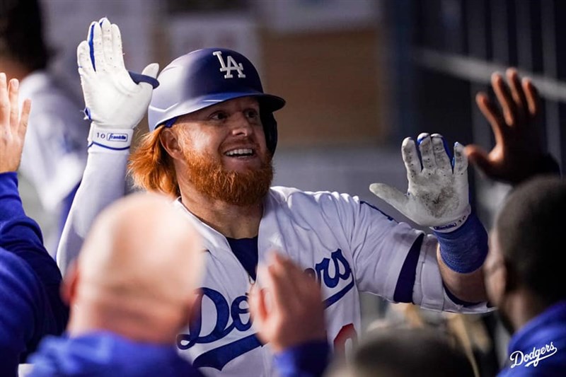 美國職棒大聯盟MLB洛杉磯道奇強打特納(圖)與曼西,15日晚間分別擊出3分全壘打,助球隊兩度超前比分。(圖取自facebook.com/Dodgers)