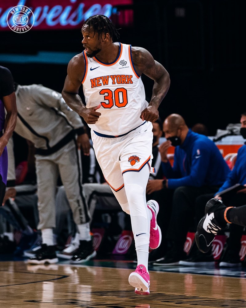 美國職籃NBA紐約尼克前鋒藍德爾16日轟下44分,追平個人本季最佳紀錄,率領尼克收下7年來最長的5連勝。(圖取自facebook.com/NYKnicks)