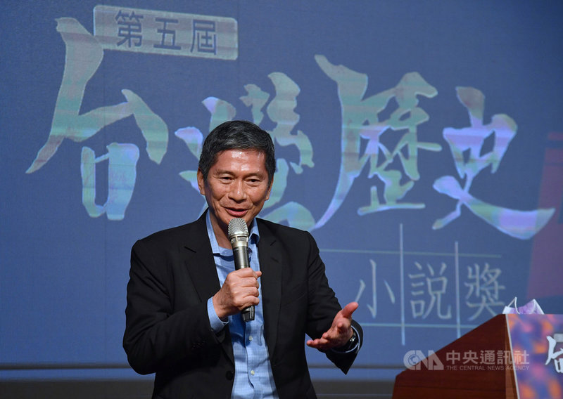 新台灣和平基金會17日下午在台北舉辦「第5屆台灣歷史小說獎」頒獎典禮,文化部長李永得出席並致詞。中央社記者王飛華攝 110年4月17日