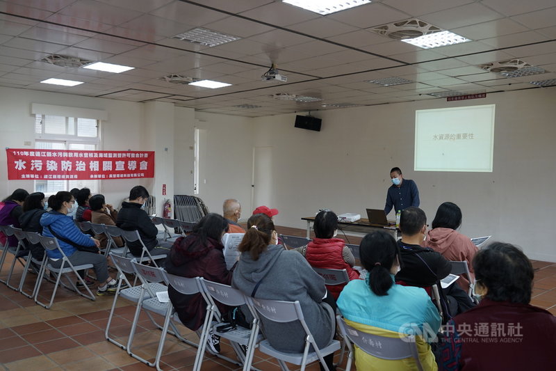 馬祖109年降雨量是近10年最低,為有效運用水資源,連江縣環境資源局宣導民眾避免居家水污染,珍惜、永續利用島嶼水資源。中央社記者邱筠攝 110年4月17日
