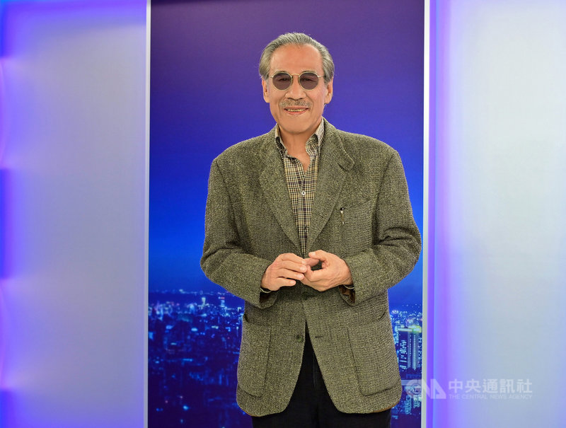資深藝人田文仲曾主持80年代紅遍台灣大街小巷的交友節目「我愛紅娘」,睽違多年因採訪再度重回電視台攝影棚,暢談過往點滴。(台視提供)中央社記者葉冠吟傳真 110年4月18日