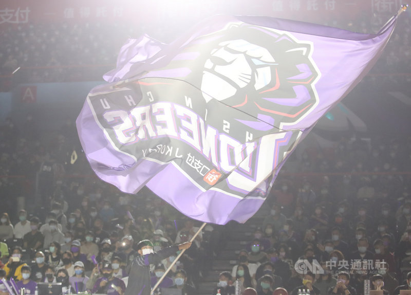 台灣職業籃球聯盟P. LEAGUE+(簡稱PLG)年度主場票選結果18日出爐,由甫成軍的新竹街口攻城獅隊主場新竹縣體育館獲選。圖為110年1月23日新竹縣體育館主場活動畫面。中央社記者張新偉攝 110年4月18日