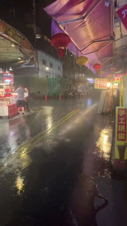南投縣竹山、鹿谷等鄉鎮部分地區18日降午後對流雨,日月潭晚間也降雨。(翻攝照片)