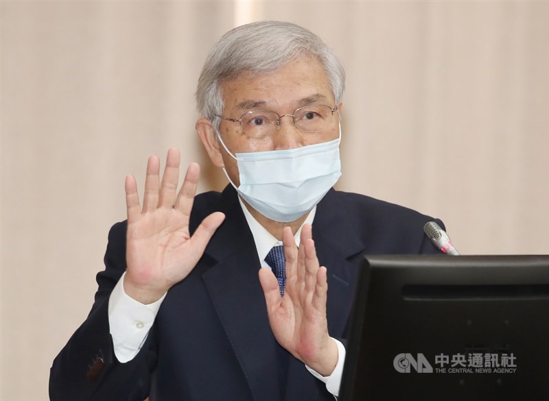 央行前後任理事出書針貶央行政策,遭解讀為茶壺風暴,中央銀行總裁楊金龍(圖)表示,事前不知道理事要出書,尊重大家意見。(中央社檔案照片)