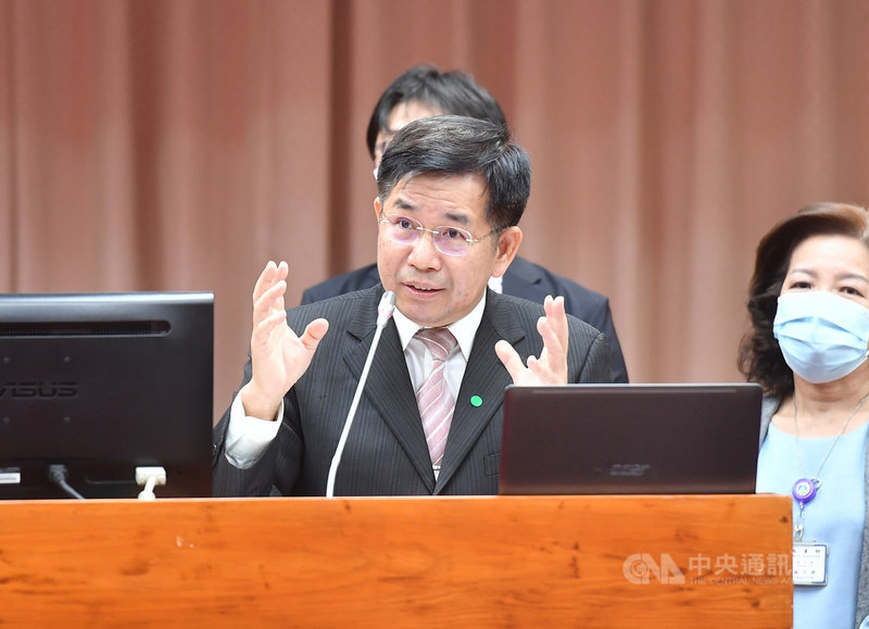 立法院教育及文化委員會19日審查私立高級中等以上學校退場條例草案,教育部長潘文忠(前)列席備詢。中央社記者鄭清元攝 110年4月19日
