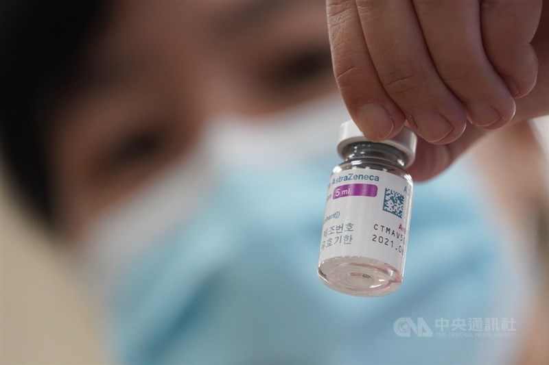 全台已有超過3.2萬人接種AZ疫苗,近日出現第3例嚴重過敏反應個案。(中央社檔案照片)