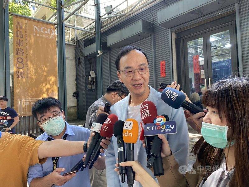 國民黨主席改選預計在7月底舉行,被點名可能參與角逐的前新北市長朱立倫,20日受訪時,仍未鬆口何時表態參選,他表示,現在的目標,是爭取社會對國民黨更多的支持,以及如何團結國民黨。中央社記者劉冠廷攝 110年4月20日