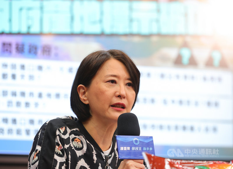 國民黨20日舉行「市面盡是台灣豬?蔡政府產地標示破功!」記者會,文傳會副主委王鴻薇(圖)表示,政府應加強稽查管理,落實產地標示,讓國人豬肉吃得安心與安全。中央社記者謝佳璋攝 110年4月20日