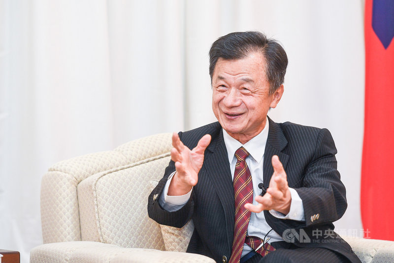外界解讀美日聯合聲明象徵對台事務關心達新高度。陸委會主委邱太三20日接受專訪表示,全球防中體制已成形,但台灣後續要關心中國大陸的反應,雖也有危險,但短期內機會多一點。中央社記者鄭清元攝 110年4月20日