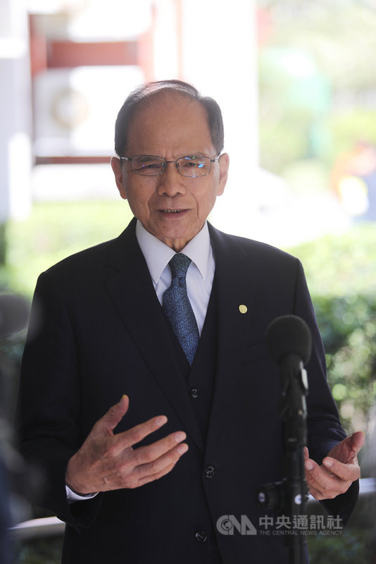 立法院長游錫堃(圖)20日在立法院受訪表示,行政院、立法院都是憲政機關,應該本於平等、尊重的原則,有什麼事情可以循正常管道溝通,可以避免外界的臆測和一些紛擾。中央社記者裴禛攝 110年4月20日