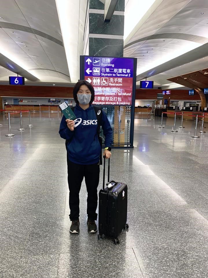 台灣三鐵選手張綺文(圖)為爭取奧運參賽資格積極備戰,近期卻因能否參加廣島亞錦賽四處奔走。民進黨立委趙天麟等人搭建起選手、協會、官署的溝通橋梁,讓張綺文最終完成報名、取得簽證出國比賽。(圖取自facebook.com/cheer0716)