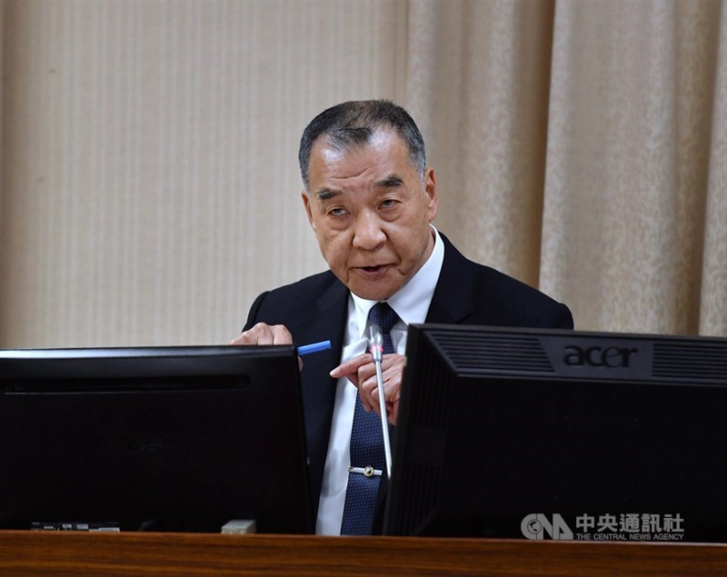 國防部推動成立「防衛後備動員署」,擬將宮廟義勇納入動員。圖為國防部長邱國正。(中央社檔案照片)