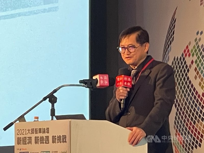 代工大廠和碩董事長童子賢21日出席2021大師智庫論壇,以「數位經濟下,企業的變與不變」為題發表專題演講。中央社記者吳家豪攝 110年4月21日