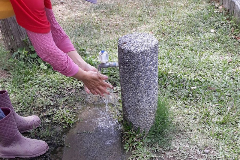 台南水情不佳,主要水庫總蓄水量約可再供應100天,市府工務局宣布22日起關閉76座大型公園公廁以外的水龍頭。(台南市工務局提供)中央社記者楊思瑞台南傳真 110年4月21日