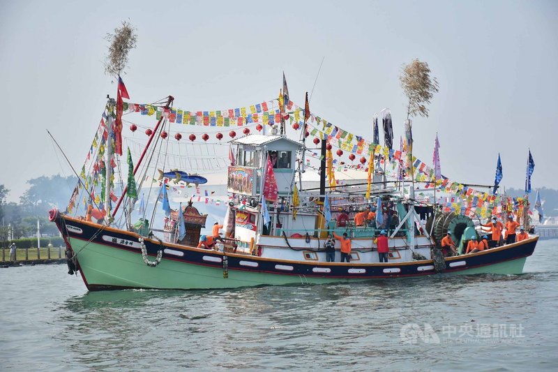 4年一科的「林園鳳芸宮媽祖海巡」30日將從林園中芸港啟程,當晚會停留在愛河灣,市府規劃船隊駐駕高雄流行音樂中心戶外舞台,將有酬神戲等活動。(高雄市政府文化局提供)中央社記者王淑芬傳真 110年4月21日