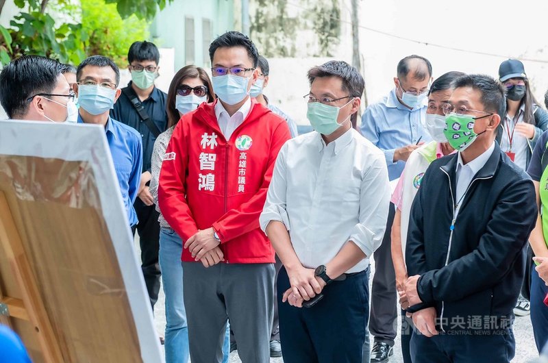 民進黨籍立委趙天麟(右2)21日上午考察高雄多處眷村,力拚年底前實質審查各版本國軍眷村文化保存及發展條例。(立委趙天麟辦公室提供)中央社記者游凱翔傳真 110年4月21日