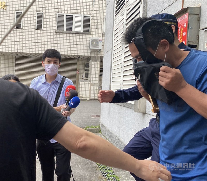 台鐵太魯閣號事故日前偵結,以過失致死等罪起訴李義祥(右1)、華文好等7人,21日移審花蓮地院。(中央社檔案照片)