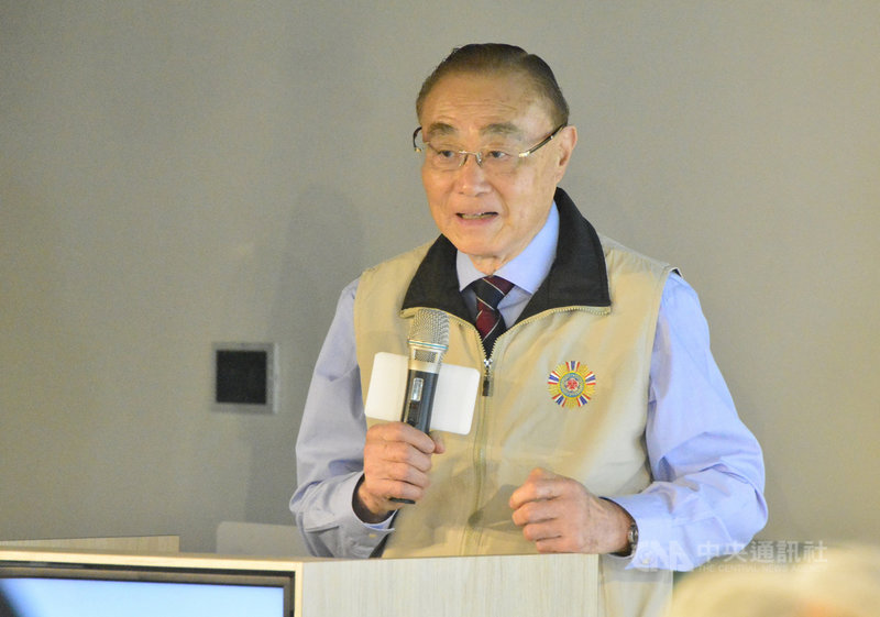 國軍退除役官兵輔導委員會主委馮世寬22日出席「台灣綠色數位轉型論壇」開幕,會後受訪表示,對目前「勇鷹號」評測,除高興之外也信心大增,「它們一定是沒有問題的」。中央社記者黃旭昇新北市攝 110年4月22日