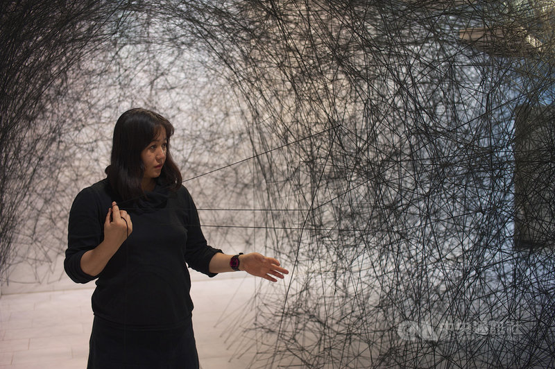 日本藝術家塩田千春個展5月起將在台北市立美術館盛大登場,堪稱今年繼奈良美智之後,最受矚目的國際藝術展覽,將呈現塩田千春逾100件作品;目前北美館已在進行特展最後準備。(北美館提供)中央社記者邱祖胤傳真 110年4月22日