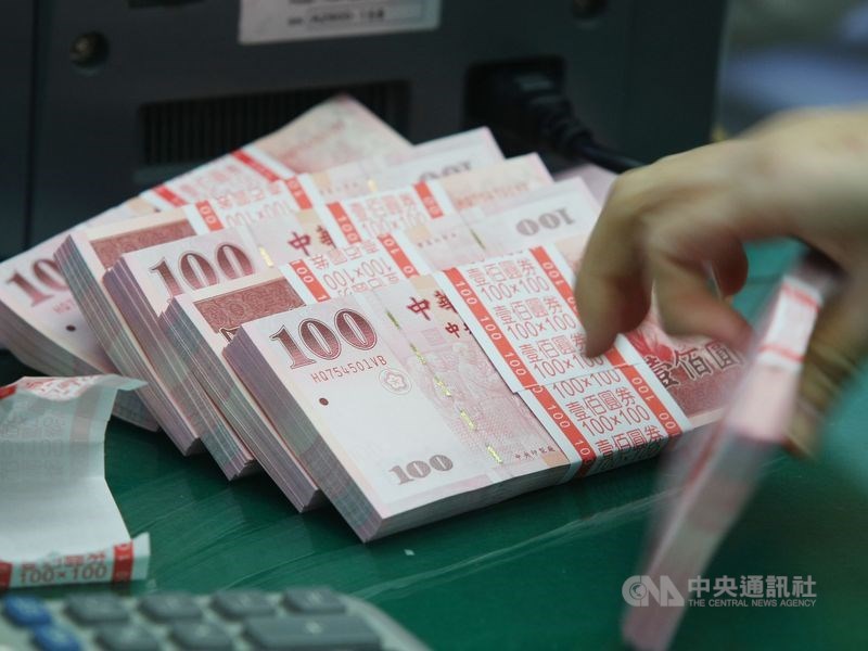 行政院長蘇貞昌表示,去年中央政府總決算歲入歲出賸餘新台幣1295億元,連續4年歲入歲出有賸餘。(中央社檔案照片)