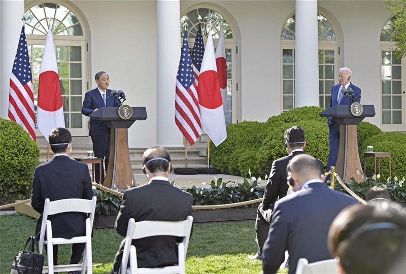 美國總統拜登與日本首相菅義偉上週在華府召開峰會,兩國將投資研發、測試、布建安全網路與先進資通技術。(共同社)