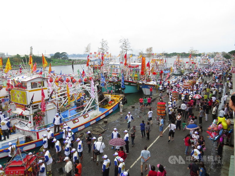 4年一科海上盛事「林園鳳芸宮媽祖海巡」將登場,30日從中芸港啟程,當晚會停留在愛河灣,媽祖鑾駕將與眾神船隊駐駕高雄流行音樂中心戶外舞台,將有酬神戲等活動。(高雄市政府提供)中央社記者葉冠吟傳真 110年4月23日