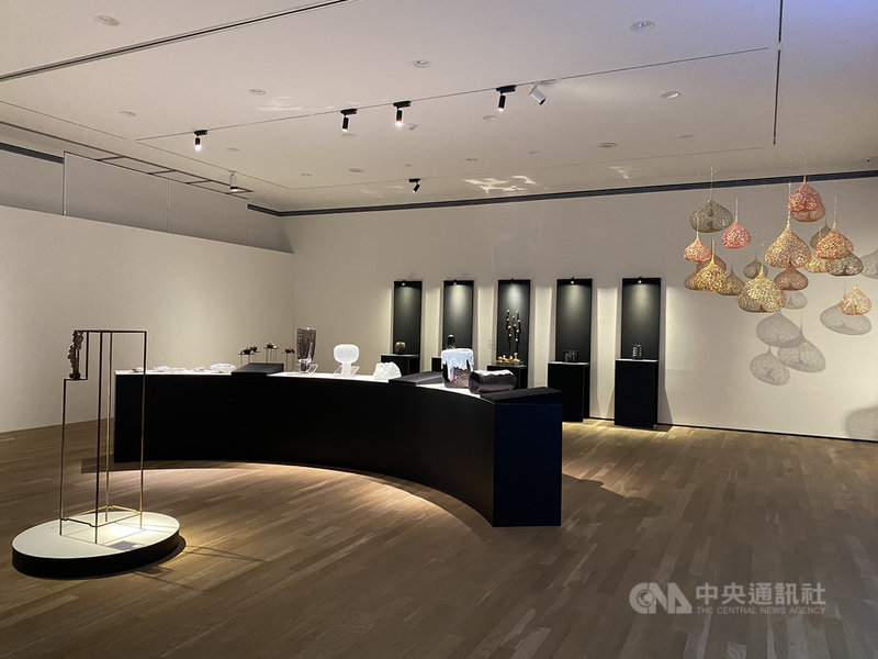 「工藝協奏曲–台灣x金澤工藝交流展」23日起在台南市美術館1館登場,展出逾50件工藝品,以紀念嘉南大圳開工百年,並促進台日友好文化交流,傳遞生活中無所不在的工藝美學。(台南市美術館提供)中央社記者張榮祥台南傳真 110年4月23日