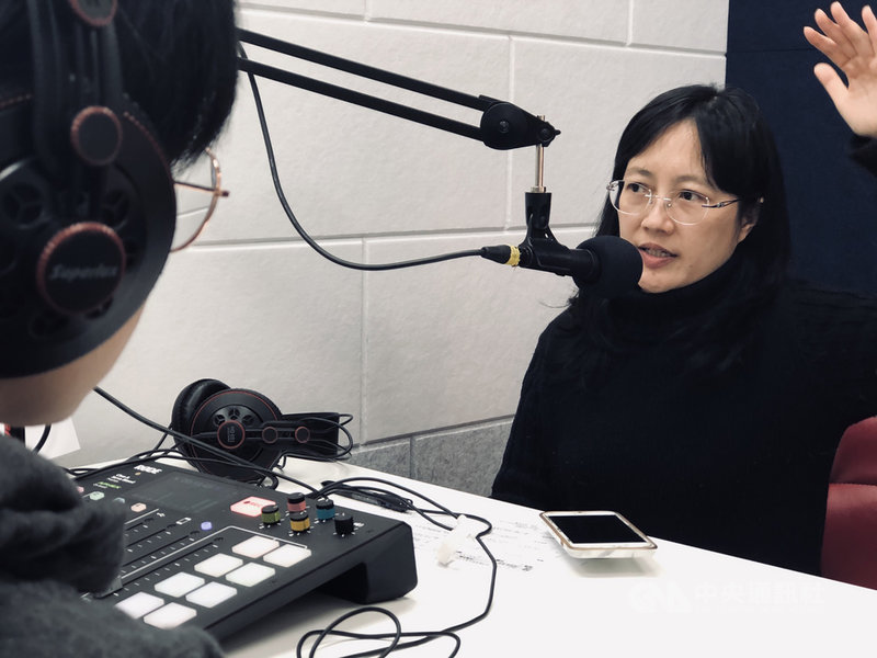 消防職人劇「火神的眼淚」導演蔡銀娟(圖)受音樂串流平台邀請擔任Podcast主持人,與6名消防人員相關來賓做深度訪談,希望除了透過影像外,也能透過聲音帶領聽眾了解消防員的生命故事。(齊石傳播提供)中央社記者葉冠吟傳真 110年4月23日