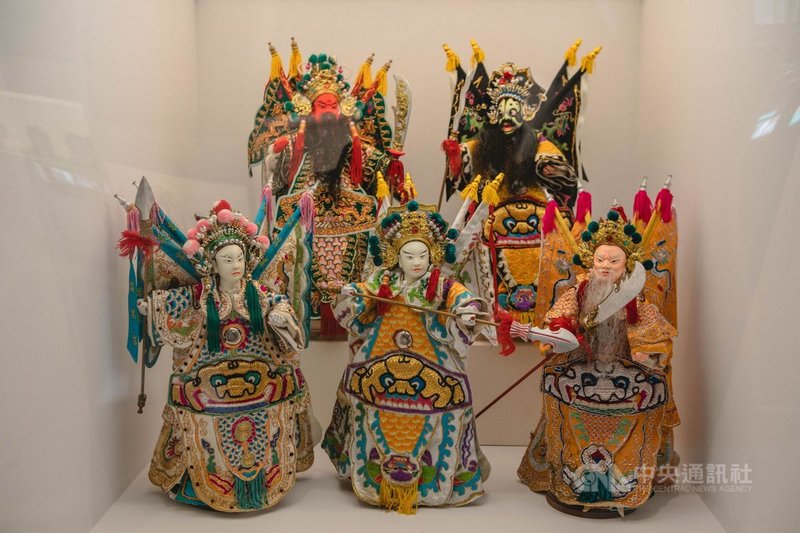刻偶師蘇明雄的「潮州尪仔」在布袋戲界享有聲譽,「頭頭是道-潮州尪仔風華展」近80件的偶頭作品在屏東戲曲故事館展出,再現布袋戲工藝內涵。圖為蘇明雄作品。(屏縣府文化處提供)中央社記者郭芷瑄傳真 110年4月23日