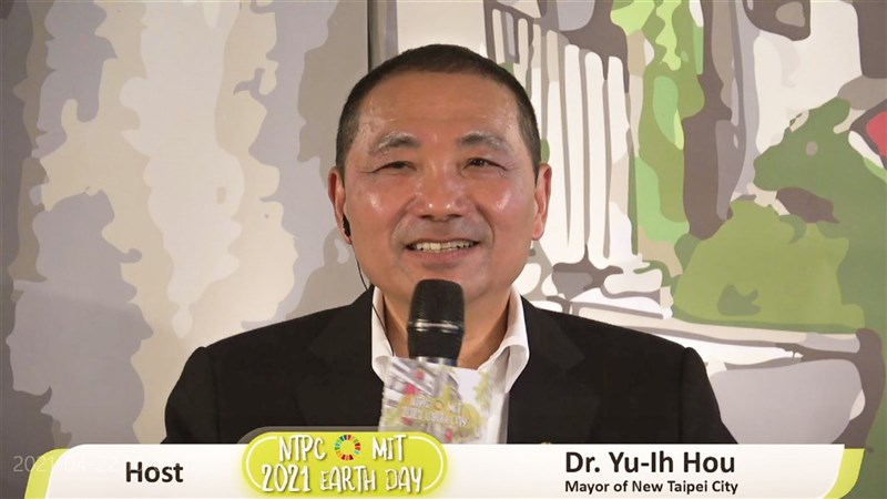 新北市長侯友宜22日與國際組織視訊連線,分享聯合國永續發展目標(SDGs)的作為時指出,城市是對抗氣候變遷關鍵,新北與美國紐約簽署地方自願檢視報告(VLR)宣言,加入全球208個地方政府的簽署活動,盼共同對抗氣候變遷。(新北市政府提供)中央社記者王鴻國傳真 110年4月22日