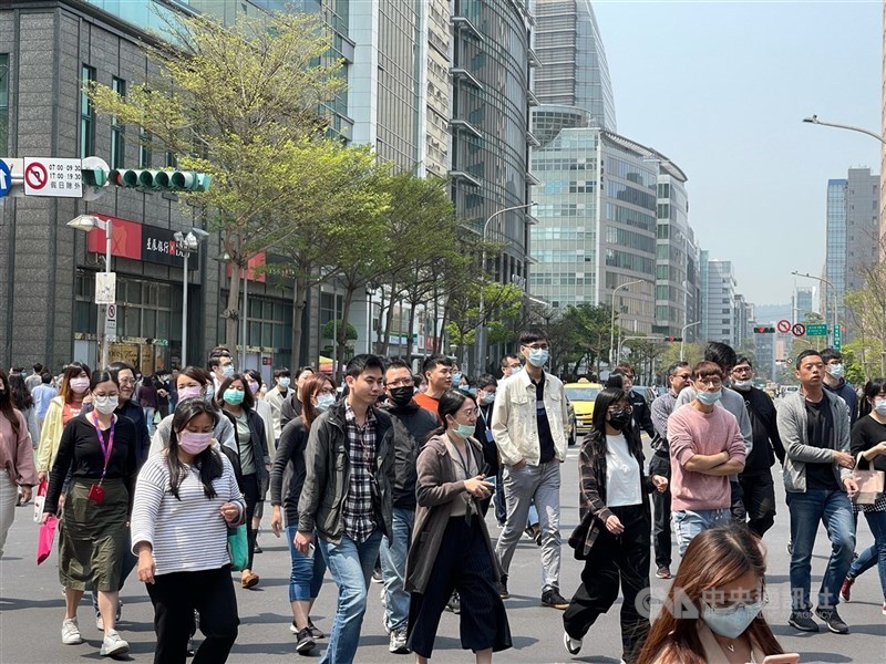 義大利智庫近日刊登台灣學者專文,介紹台灣如何透過數位工具對抗武漢肺炎。圖為3月台北街頭一景。(中央社檔案照片)