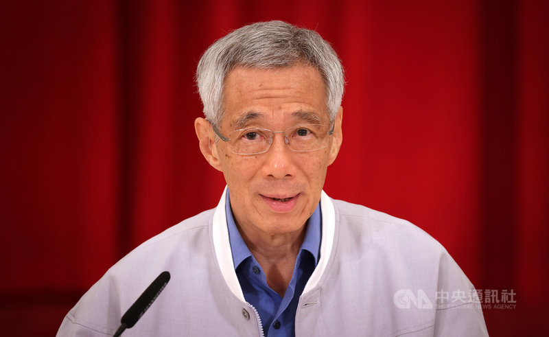 新加坡總理李顯龍23日透過視訊記者會宣布內閣改組名單,共7個部會首長異動。(新加坡通訊及新聞部提供)中央社記者侯姿瑩新加坡傳真 110年4月23日