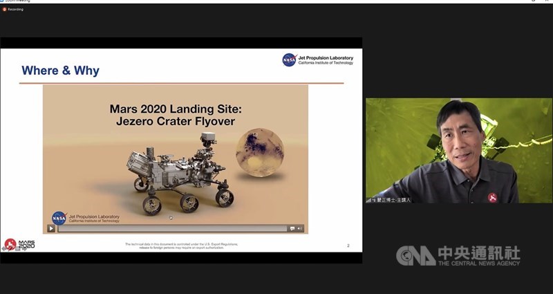 來自台灣的工程師嚴正(圖)服務於美國國家航空暨太空總署(NASA)噴射推進實驗室(JPL),他領導的工作小組負責操控火星探測車「毅力號」(Perseverance)。他24日表示,無人直升機是火星探測的重要突破。中央社記者林宏翰洛杉磯攝 110年4月25日