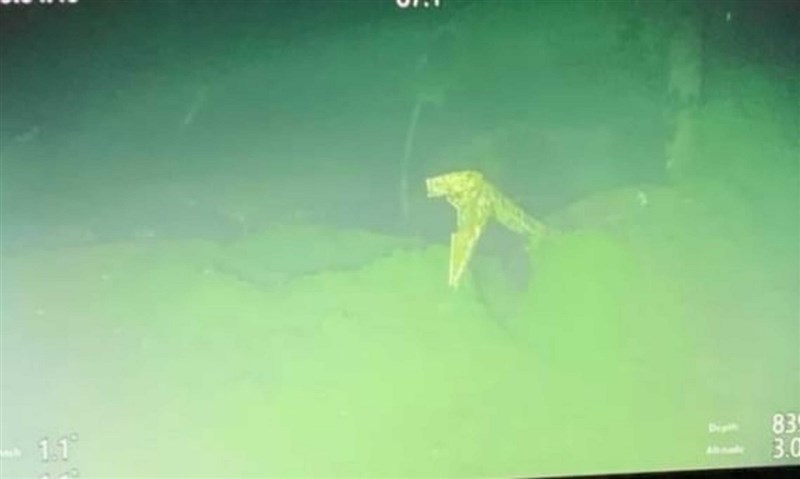 印尼國軍25日指出,從遙控潛水器在海底拍攝的影像,已經找到21日失聯的潛艦KRI Nanggala-402,圖為潛艦的錨。(印尼國軍提供) 中央社 110年4月25日