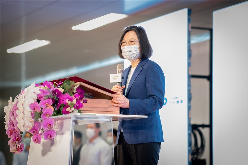 台中捷運綠線25日中午正式通車,總統蔡英文出席通車典禮表示,通車是市民的期待,台中進入捷運的時代。(總統府提供)