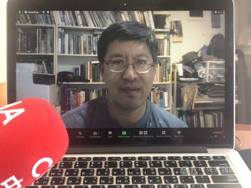 台裔科技人郭斐品接受中央社記者專訪,分享他運用衛星資訊和科技工具協助加州的救援單位,從一張「毛毛腳」照片,經精準定位後,找到迷路一夜的登山客。中央社記者周世惠舊金山攝 110年4月28日