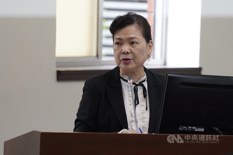 歐盟有意以巨額補貼,邀請英特爾、台積電和三星設廠。經濟部長王美花(圖)28日表示,台積電是否去設廠或合作,還是從台積電的全球布局跟商業策略考量,不過台積電曾提過先進的製程仍會以台灣為主要基地。中央社記者徐肇昌攝 110年4月28日