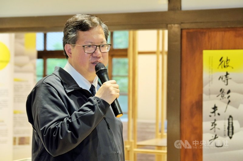 「彼時影.未來光-促轉會社會對話行動展」最終站28 日在中壢事件第一現場舉行,桃園市長鄭文燦出席表示,政府有責任和義務還原歷史,紀念當年勇敢的反抗者、無辜犧牲者、一代知識分子、地方意見領袖等被害者,讓歷史微光被看見,啟發民眾思考、珍惜民主價值。中央社記者吳睿騏桃園攝 110年4月28日