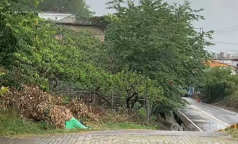 鋒面接近,台中市和平區28日上午降雨,可惜未下在集水區,對水庫水量增加無助益。(民眾提供)中央社記者趙麗妍傳真 110年4月28日