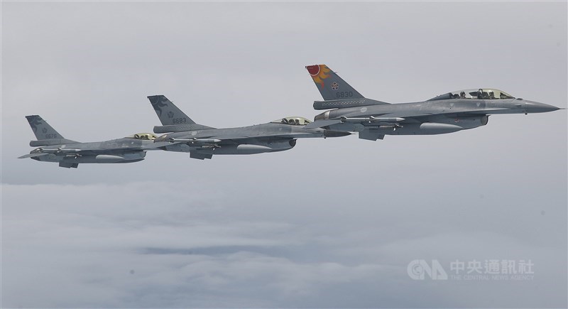 美國國防部宣布授予洛馬1.38億美元的修改合約,將為台灣F-16機隊提供AGM-88反輻射飛彈。圖為F-16戰機。(中央社檔案照片)
