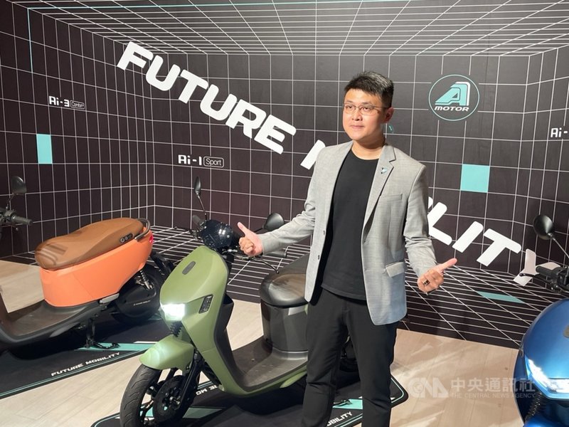宏佳騰智慧電車29日發起成立CROXERA安全車聯網聯盟,宏佳騰執行長林東閔表示,對今年機車市場審慎看待、充滿樂觀。中央社記者吳家豪攝 110年4月29日